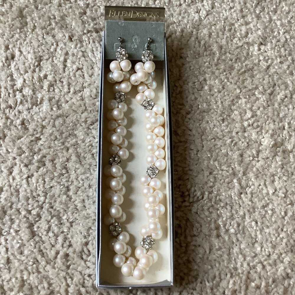 Pearl & Rhinestone Jewelry Set – Necklace & Pierced Earrings - Picture 3 of 10